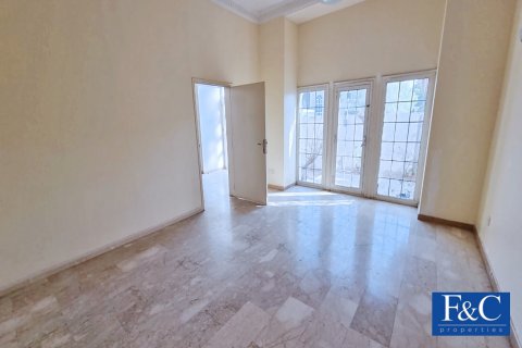 Villa à louer à Umm Suqeim, Dubai, EAU 4 chambres, 464.5 m2 № 44842 - photo 5