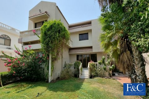 Villa à louer à Jumeirah, Dubai, EAU 4 chambres, 557.4 m2 № 44922 - photo 1