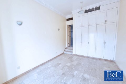 Villa à louer à Umm Suqeim, Dubai, EAU 4 chambres, 464.5 m2 № 44842 - photo 8