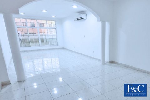 Villa à louer à Jumeirah, Dubai, EAU 5 chambres, 650.3 m2 № 44978 - photo 4