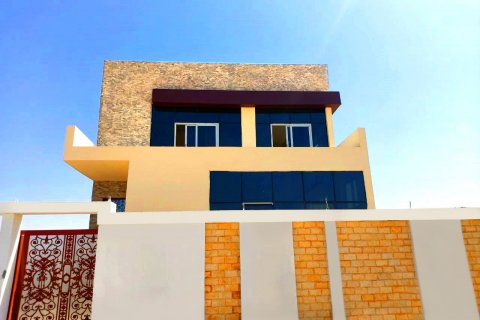 Villa à vendre à  Tilal City, Sharjah, EAU 4 chambres, 650.3213 m2 № 62933 - photo 1