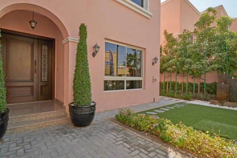 Ensemble immobilier NAD AL SHEBA VILLAS à Nadd Al Sheba, Dubai, EAU № 61593 - photo 4