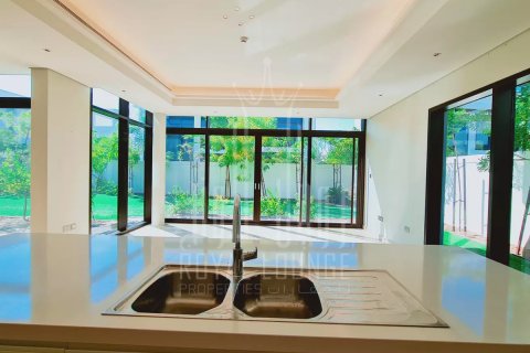 Villa à vendre à  Saadiyat Island, Abu Dhabi, EAU 4 chambres, 686 m2 № 74987 - photo 5