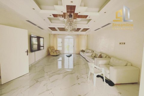 Villa à vendre à  Mirdif, Dubai, EAU 6 chambres, 696.77 m2 № 79512 - photo 8