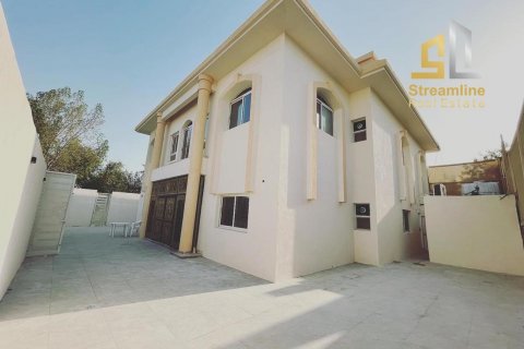 Villa à vendre à  Mirdif, Dubai, EAU 6 chambres, 696.77 m2 № 79512 - photo 1