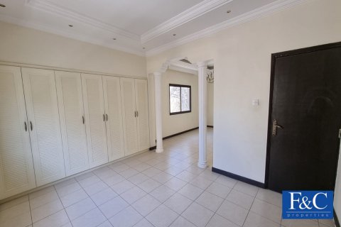 וילה להשכרה ב Jumeirah, Dubai, איחוד האמירויות  4 חדרי שינה, 557.4 מ"ר, מספר 44922 - תמונה 9