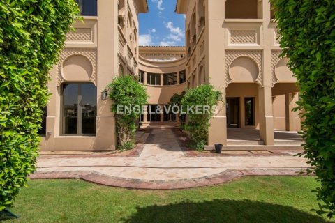 Vila u gradu Palm Jumeirah, Dubai, UAE 6 spavaće sobe, 1245.26 m2 Br. 20191 - Slika 20