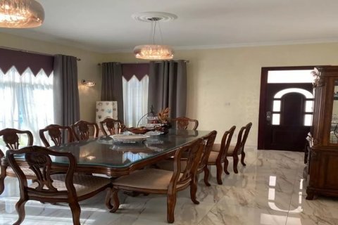 Vila u gradu Bur Dubai, UAE 6 spavaće sobe, 843 m2 Br. 56207 - Slika 1