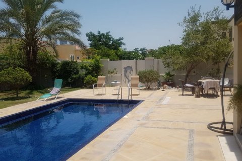 Vila u gradu Jumeirah Park, Dubai, UAE 5 spavaće sobe, 490 m2 Br. 79656 - Slika 2