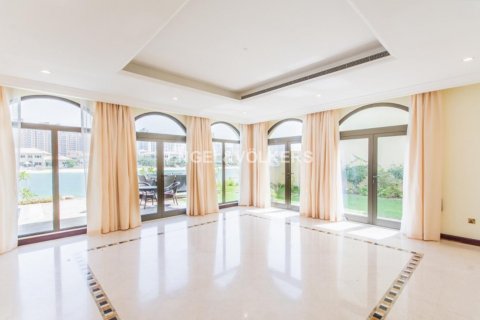 Vila di Palm Jumeirah, Dubai, UEA 4 kamar tidur, 464.51 m2 nomor 18053 - foto 3