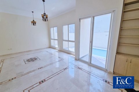 Vila di Umm Suqeim, Dubai, UEA 4 kamar tidur, 650.3 m2 nomor 44984 - foto 3