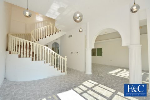 Villa in affitto a Umm Suqeim, Dubai, EAU 5 camere da letto, 875.8 mq. № 44875 - foto 2