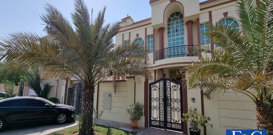 Villa a Umm Suqeim, Dubai, EAU 4 camere da letto, 557.4 mq. № 44684