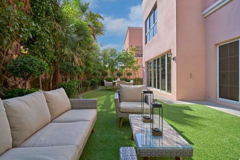 Complesso immobiliare NAD AL SHEBA VILLAS a Nadd Al Sheba, Dubai, EAU № 61593 - foto 2