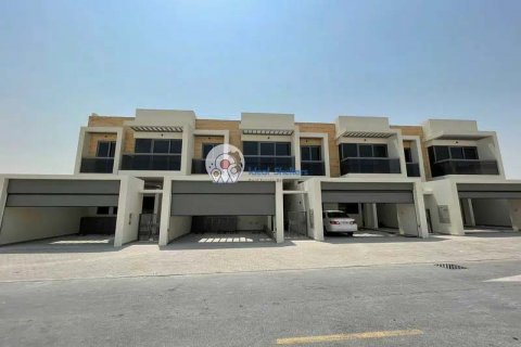 Вилла Al Furjan, Дубай, БАӘ-да 4 жатын бөлмелер, 236 м² № 50149 - фото 1