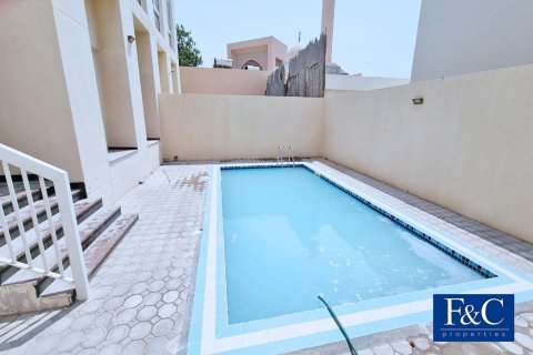 Villa te huur in Umm Suqeim, Dubai, VAE 4 slaapkamers, 650.3 vr.m., nr 44984 - foto 15