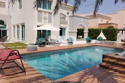 Villa te koop in Dubai Sports City, Dubai, VAE 5 slaapkamers, 1322 vr.m., nr 78336 - foto 1