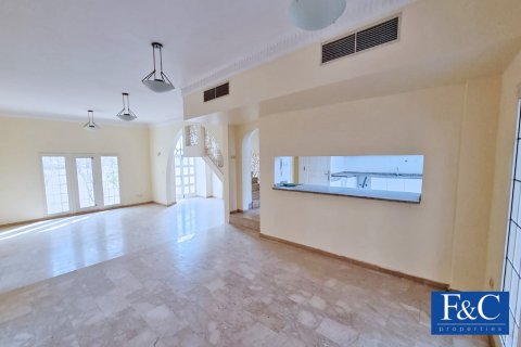 Villa til leie i Umm Suqeim, Dubai, Emiratene 4 soverom, 464.5 kvm Nr. 44842 - Foto 2