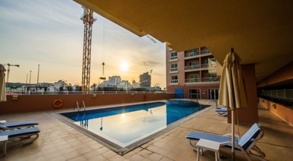 Do foreign investors have to pay taxes when buying a property in UAE?