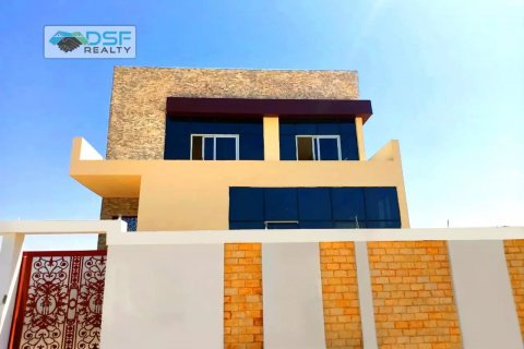 Villa til salgs i Tilal City, Sharjah, Emiratene 4 soverom, 390 kvm Nr. 78326 - Foto 1