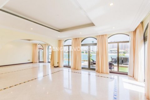 Villa sa Palm Jumeirah, Dubai, UAE 4 silid-tulugan, 657.10 sq.m. № 18009 - larawan 1