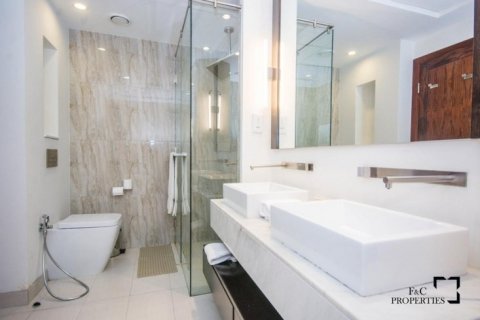 Apartment sa Downtown Dubai (Downtown Burj Dubai), UAE 3 silid-tulugan, 241.6 sq.m. № 44682 - larawan 16