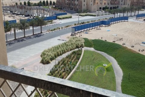 Apartment sa Remraam, Dubai, UAE 2 silid-tulugan, 92.44 sq.m. № 47712 - larawan 6