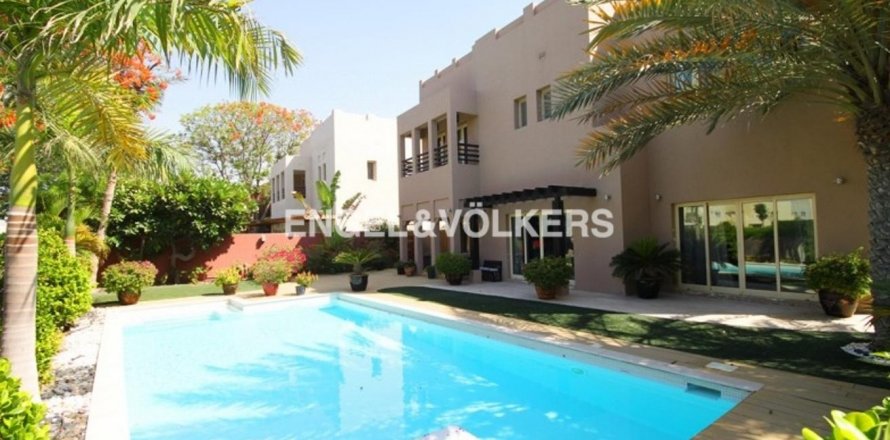 Villa em Meadows, Dubai, EAU 4 quartos, 663.97 m2 № 18032