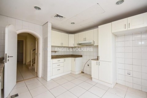 Villa para arrendamento em The Springs, Dubai, EAU 3 quartos, 377.28 m2 № 27802 - foto 2