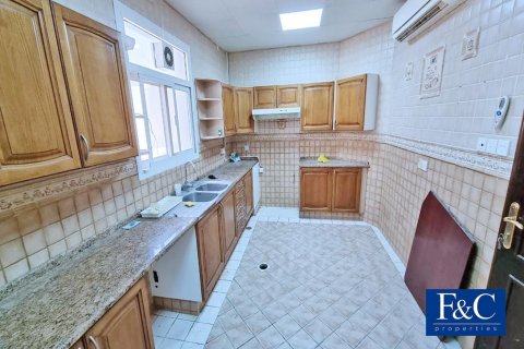 Villa para arrendamento em Umm Suqeim, Dubai, EAU 4 quartos, 650.3 m2 № 44984 - foto 5