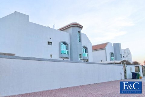 Villa para arrendamento em Jumeirah, Dubai, EAU 5 quartos, 650.3 m2 № 44978 - foto 10