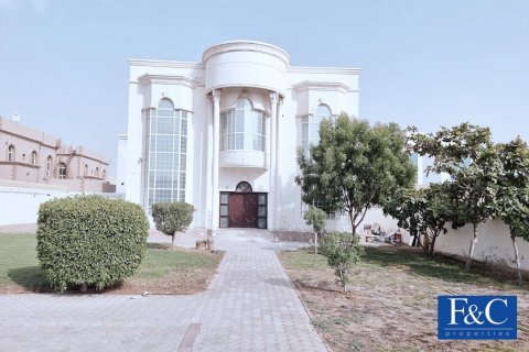 Villa para arrendamento em Al Barsha, Dubai, EAU 5 quartos, 650.3 m2 № 44893 - foto 1