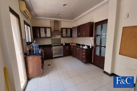 Villa para arrendamento em Jumeirah, Dubai, EAU 4 quartos, 557.4 m2 № 44922 - foto 5