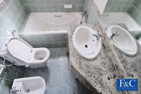 Vilă de închiriat în Umm Suqeim, Dubai, EAU 4 dormitoare, 557.4 mp.  №44684 - poză 14