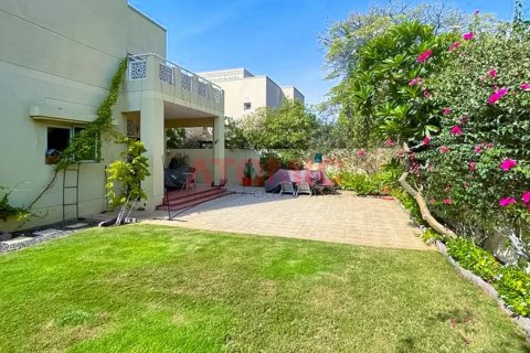 Vilă de vânzare în Meadows, Dubai, EAU 3 dormitoare, 508 mp.  №50156 - poză 8