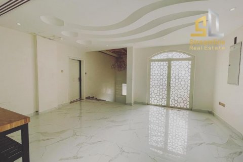Vilă de vânzare în Mirdif, Dubai, EAU 6 dormitoare, 696.77 mp.  №79512 - poză 2