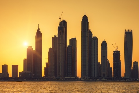 Дубай и Абу-Даби стали более доступными для экспатов