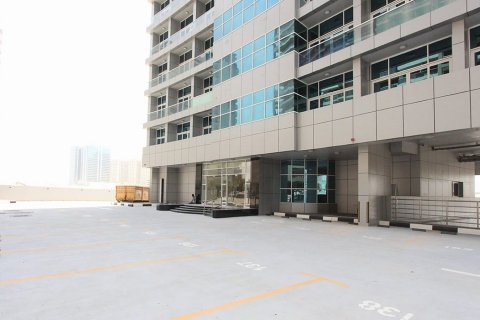 Жилой комплекс в Джумейра Вилладж Серкл, Дубай, ОАЭ - фото 2
