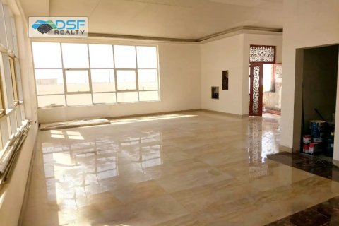 Vila v Tilal City, Sharjah, SAE 4 spálne, 390 m2 č. 78326 - Fotografia 4