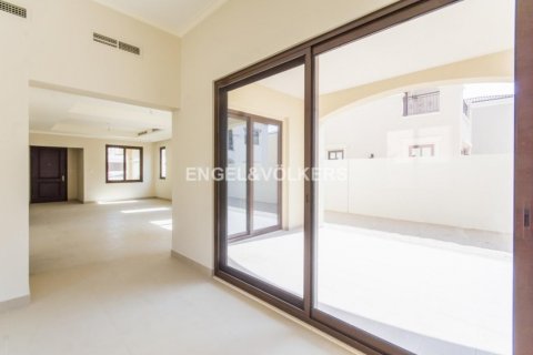 Vila u Arabian Ranches, Dubai, UAE 5 spavaćih soba, 341.88 m2 Br. 20984 - fotografija 16