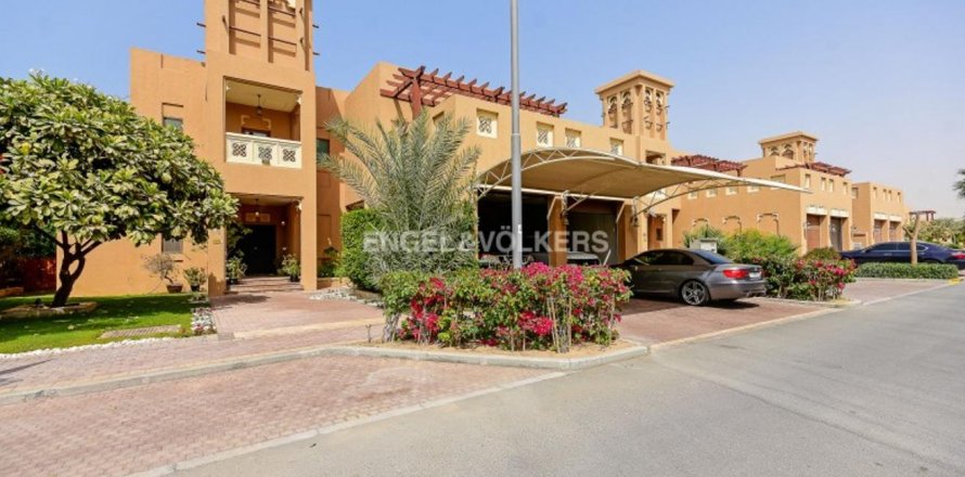 Villa i Al Furjan, Dubai, UAE 5 sovrum, 423.73 kvm Nr. 18014