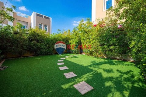Villa till försäljning i Mudon, Dubai, UAE 5 sovrum, 843 kvm Nr. 67255 - fotografi 2
