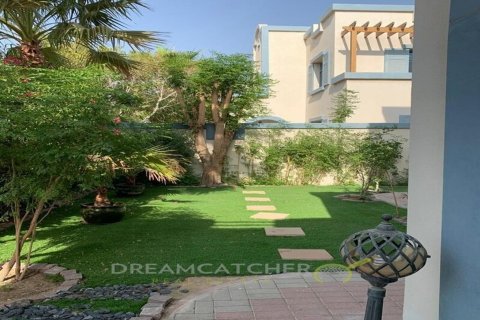 Villa till försäljning i Falcon City of Wonders, Dubai, UAE 5 sovrum, 539.95 kvm Nr. 70286 - fotografi 5