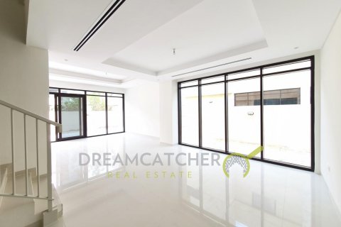 Dubai, BAE’de satılık townhouse 4 yatak odası, 323.95 m&sup2; No 81100 - fotoğraf 1