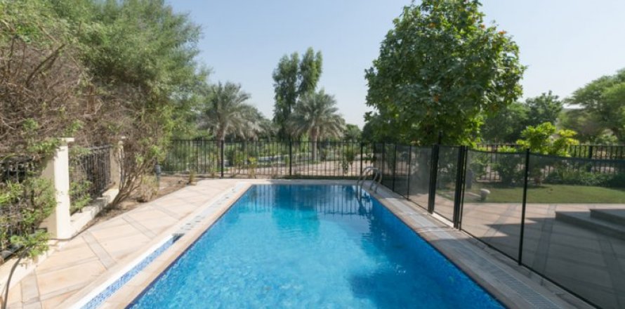 Villa in Jumeirah Islands, Dubai, UAE 4 bedrooms, 450 sq.m. № 1783