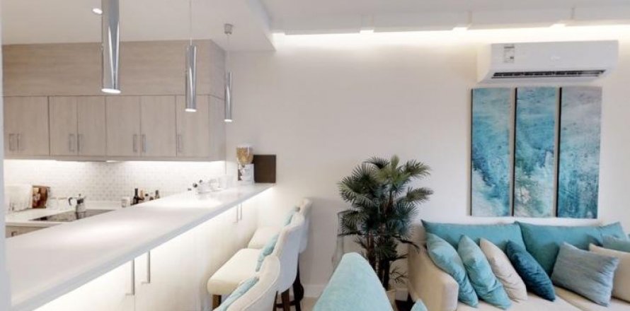 Apartment in Palm Jumeirah, Dubai, UAE 30 sq.m. № 1766