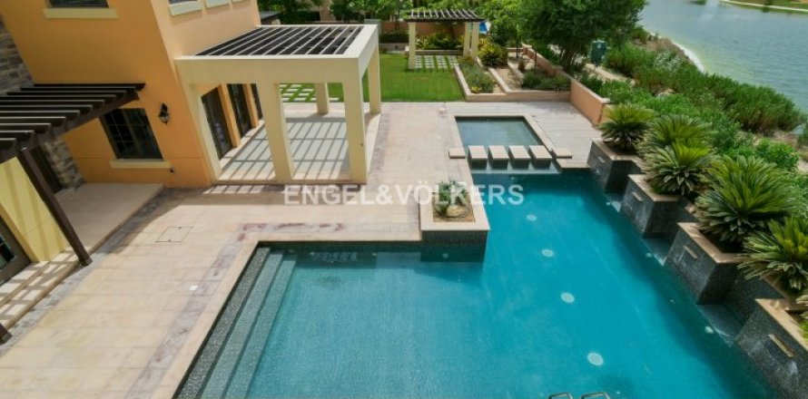 Villa in Jumeirah Golf Estates, Dubai, UAE 5 bedrooms, 1240 sq.m. № 1724