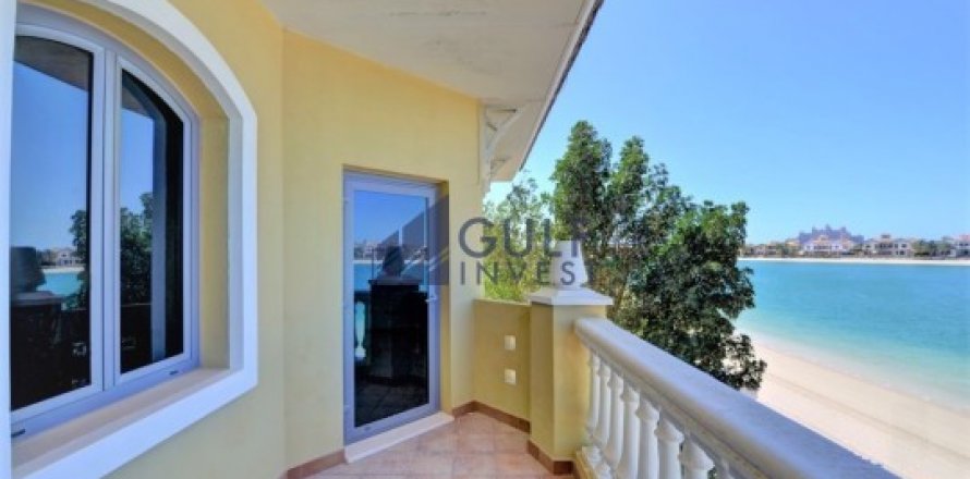 Villa in Palm Jumeirah, Dubai, UAE 4 bedrooms, 621.8 sq.m. № 1792