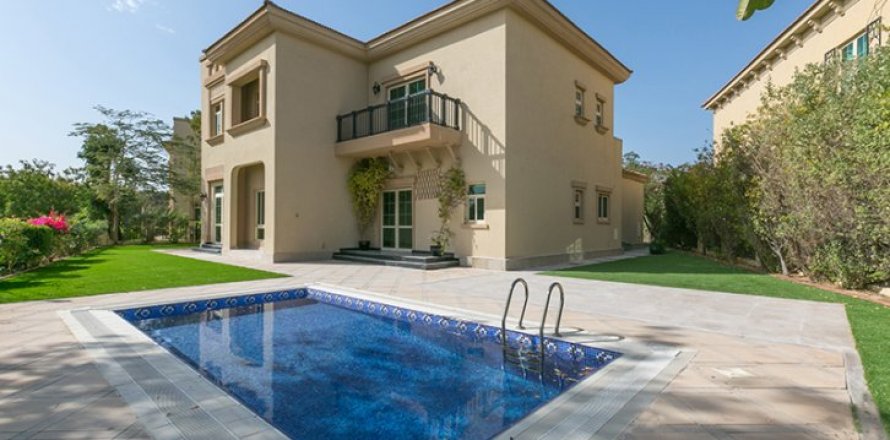 Villa in Jumeirah Islands, Dubai, UAE 4 bedrooms, 480 sq.m. № 1782