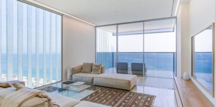 Apartment in Palm Jumeirah, Dubai, UAE 3 bedrooms, 220 sq.m. № 1721